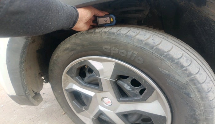 2016 Maruti Vitara Brezza VDI (O), Diesel, Manual, 1,22,818 km, tyre