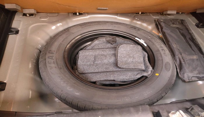 2021 KIA SONET HTX 1.0 DCT, Petrol, Automatic, 43,446 km, tyre