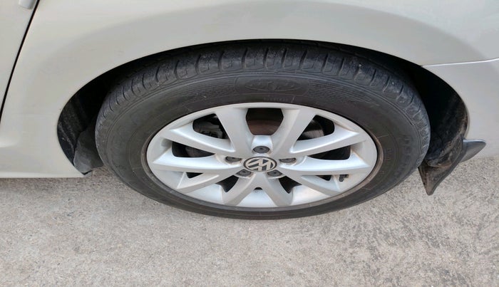 2011 Volkswagen Jetta HIGHLINE TDI AT, Diesel, Automatic, 1,02,064 km, tyre