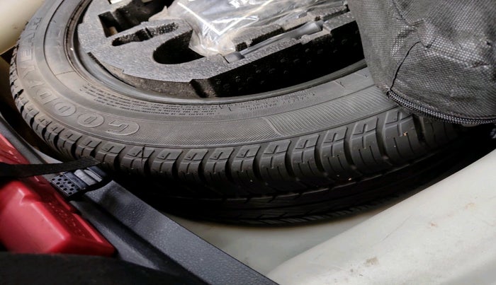 2011 Volkswagen Jetta HIGHLINE TDI AT, Diesel, Automatic, 1,02,064 km, tyre