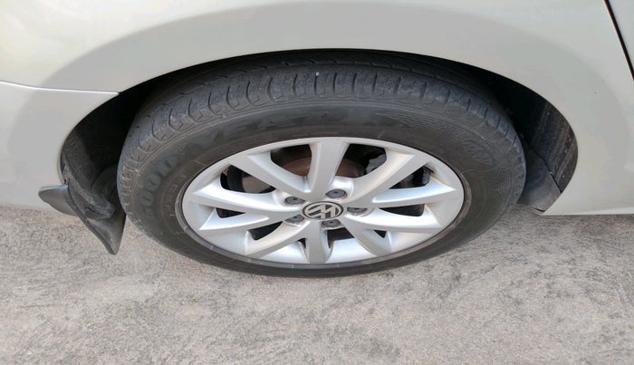 2011 Volkswagen Jetta HIGHLINE TDI AT, Diesel, Automatic, 1,02,064 km, tyre