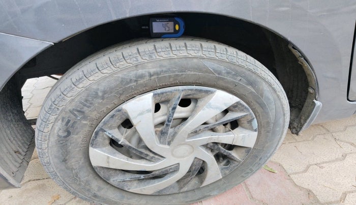 2017 Hyundai Eon ERA +, Petrol, Manual, 75,866 km, tyre