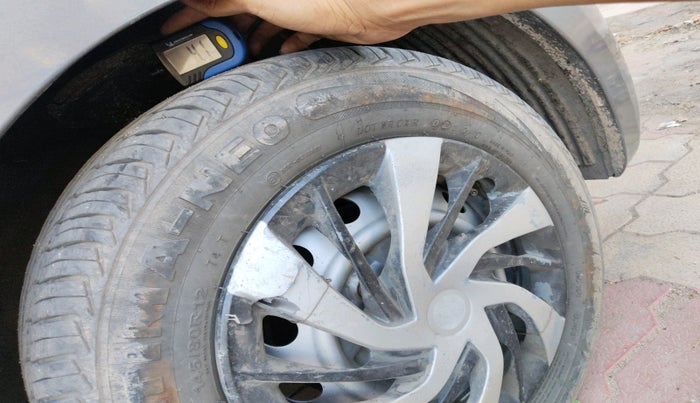 2017 Hyundai Eon ERA +, Petrol, Manual, 75,866 km, tyre