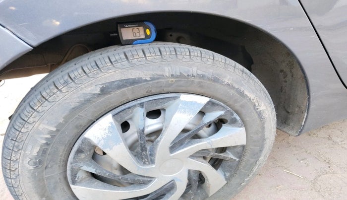 2017 Hyundai Eon ERA +, Petrol, Manual, 75,866 km, tyre