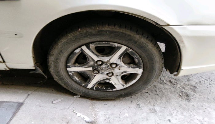 2011 Hyundai Accent EXECUTIVE, CNG, Manual, 76,132 km, tyre