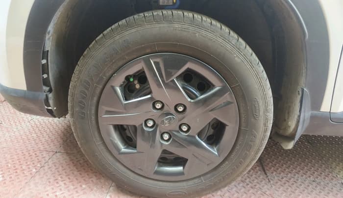 2025 Hyundai VENUE S Plus 1.2 Petrol MT, Petrol, Manual, 13,204 km, tyre