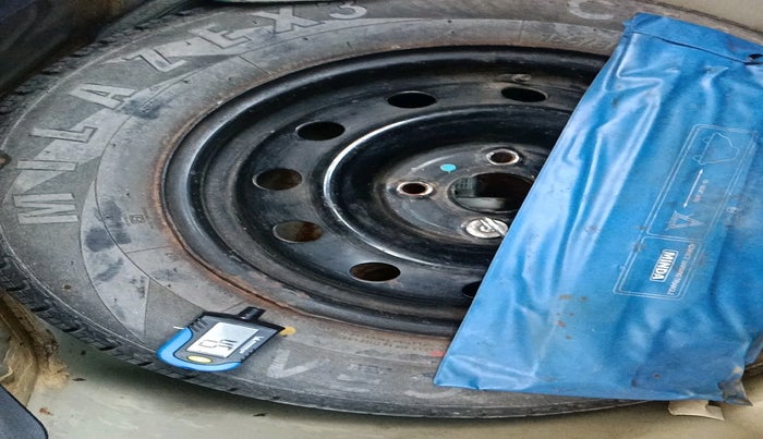 2012 Maruti Swift VDI, Diesel, Manual, 1,18,000 km, tyre