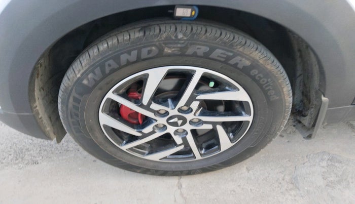 2024 Mahindra XUV 3XO AX5 1.2 L TCMPFI AT, Petrol, Automatic, 16,314 km, tyre