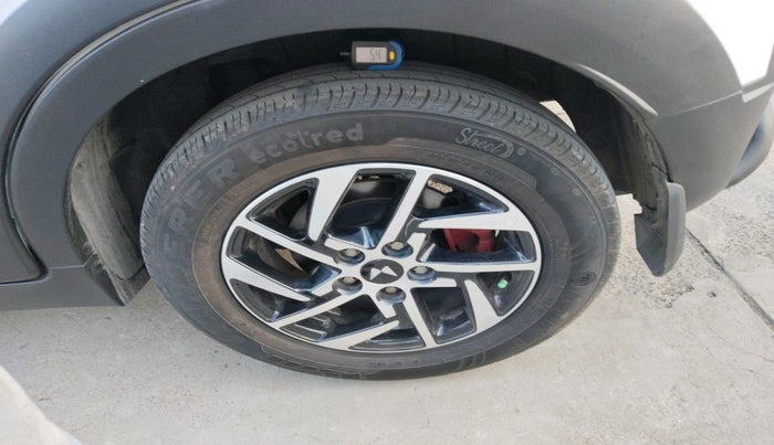 2024 Mahindra XUV 3XO AX5 1.2 L TCMPFI AT, Petrol, Automatic, 16,314 km, tyre