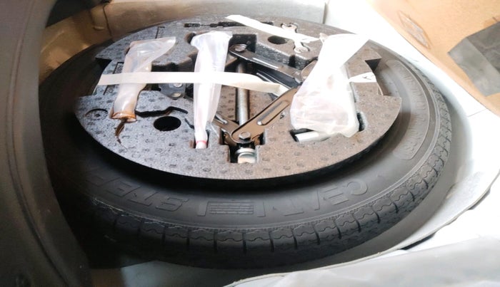 2024 Mahindra XUV 3XO AX5 1.2 L TCMPFI AT, Petrol, Automatic, 16,314 km, tyre