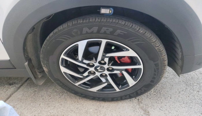 2024 Mahindra XUV 3XO AX5 1.2 L TCMPFI AT, Petrol, Automatic, 16,314 km, tyre