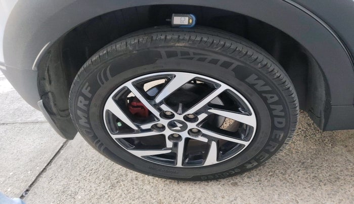 2024 Mahindra XUV 3XO AX5 1.2 L TCMPFI AT, Petrol, Automatic, 16,314 km, tyre