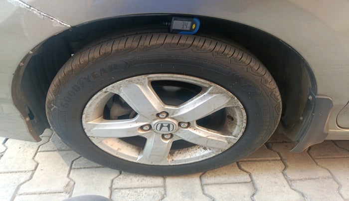 2010 Honda City 1.5L I-VTEC V AT, Petrol, Automatic, 1,00,418 km, tyre