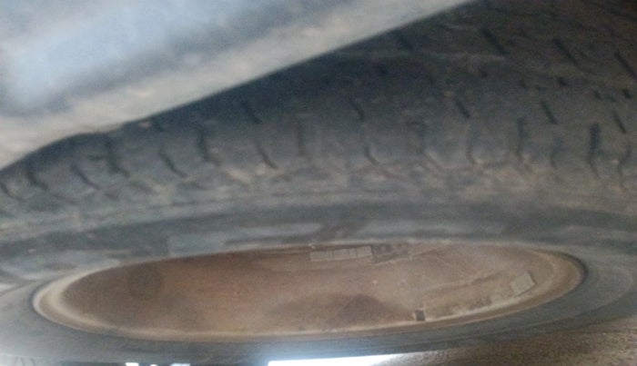 2011 Hyundai Santa Fe 2 WD, Diesel, Manual, 1,94,326 km, tyre