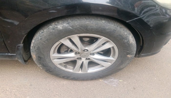 2011 Hyundai Santa Fe 2 WD, Diesel, Manual, 1,94,326 km, tyre