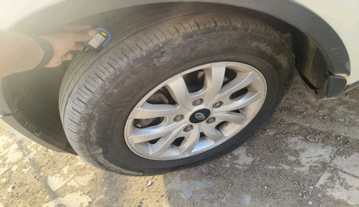 2017 Mahindra XUV500 W10, Diesel, Manual, 1,14,474 km, tyre