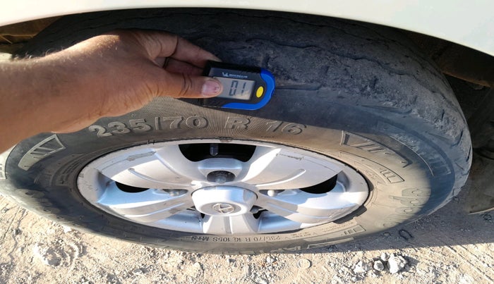 2014 Tata Safari Storme 2.2 VX 4X2, Diesel, Manual, 2,01,360 km, tyre