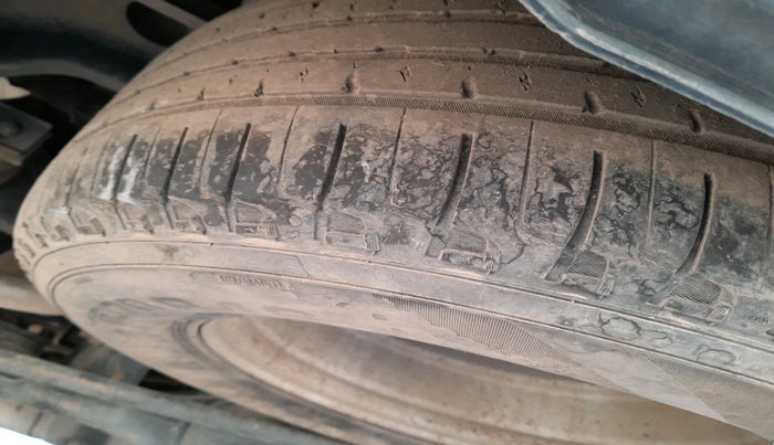 2014 Tata Safari Storme 2.2 VX 4X2, Diesel, Manual, 2,01,360 km, tyre