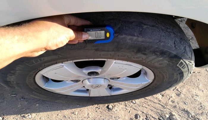 2014 Tata Safari Storme 2.2 VX 4X2, Diesel, Manual, 2,01,360 km, tyre