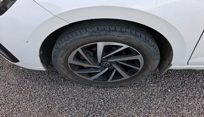 2023 Volkswagen VIRTUS TOPLINE TSI 1.0 AT, Petrol, Automatic, 37,713 km, tyre