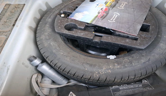 2023 Volkswagen VIRTUS TOPLINE TSI 1.0 AT, Petrol, Automatic, 37,713 km, tyre