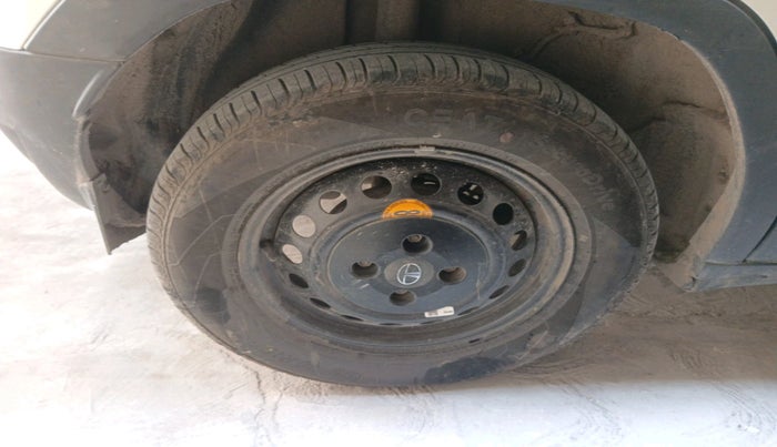 2024 Tata PUNCH PURE MT, Petrol, Manual, 31,792 km, tyre