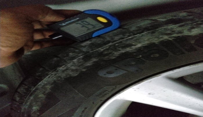 2015 Toyota Corolla Altis G PETROL, Petrol, Manual, 1,05,086 km, tyre