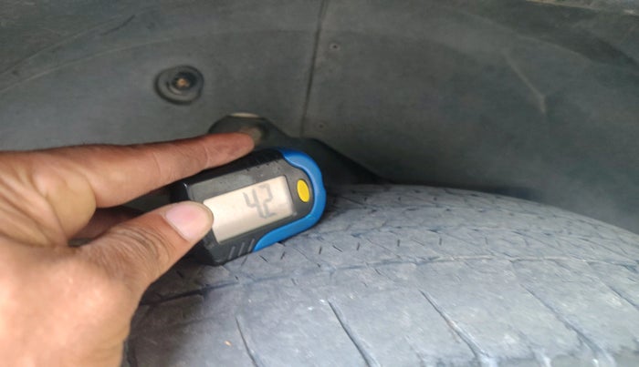 2017 Mahindra XUV500 W10 1.99, Diesel, Manual, 82,896 km, tyre