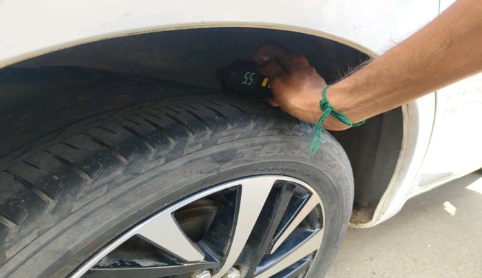 2022 Toyota Innova Crysta 2.7 ZX AT 7 STR, Petrol, Automatic, 51,564 km, tyre