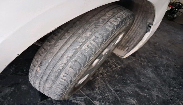 2013 Hyundai i20 MAGNA 1.2, Petrol, Manual, 31,427 km, tyre