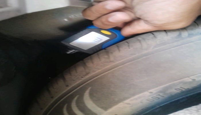 2022 Mahindra XUV300 W8 (O) 1.2 PETROL, Petrol, Manual, 1,16,890 km, tyre