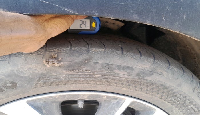 2022 Mahindra XUV300 W8 (O) 1.2 PETROL, Petrol, Manual, 1,16,890 km, tyre