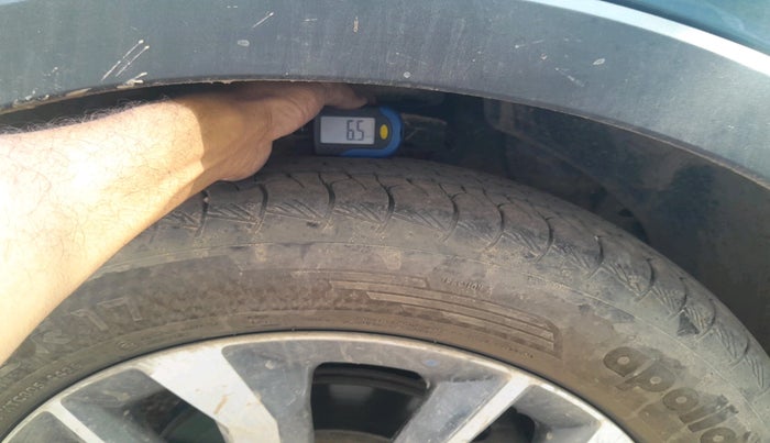 2022 Mahindra XUV300 W8 (O) 1.2 PETROL, Petrol, Manual, 1,16,890 km, tyre