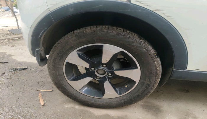 2017 Tata NEXON XZ PLUS PETROL, Petrol, Manual, 1,01,891 km, tyre