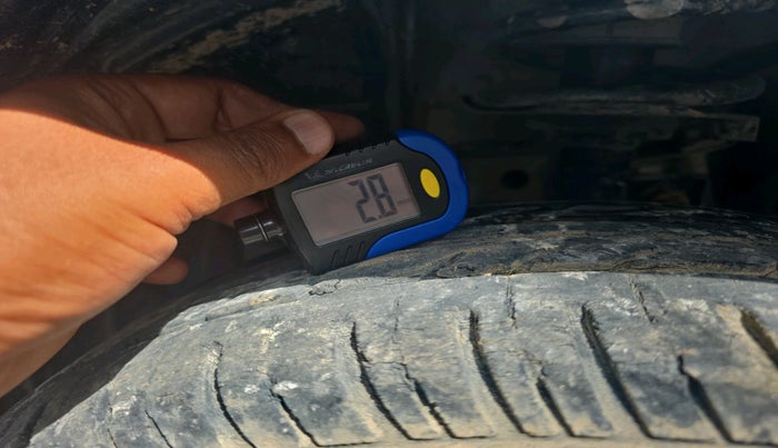 2012 Nissan Evalia XV, Diesel, Manual, 1,25,175 km, tyre