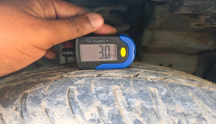 2012 Nissan Evalia XV, Diesel, Manual, 1,25,175 km, tyre