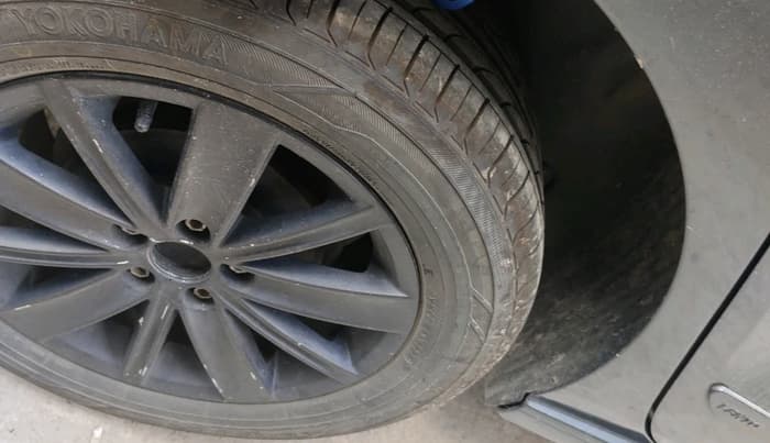 2015 Volkswagen Vento HIGHLINE 1.5 AT, Diesel, Automatic, 1,03,900 km, tyre