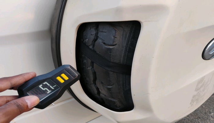 2016 Mahindra TUV300 T8, Diesel, Manual, 1,82,097 km, tyre