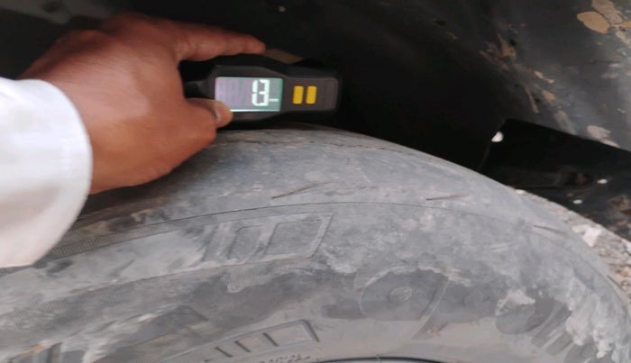 2016 Mahindra TUV300 T8, Diesel, Manual, 1,82,097 km, tyre