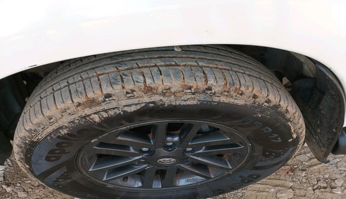 2016 Toyota Fortuner 3.0 4X2 AT, Diesel, Automatic, 1,73,464 km, tyre