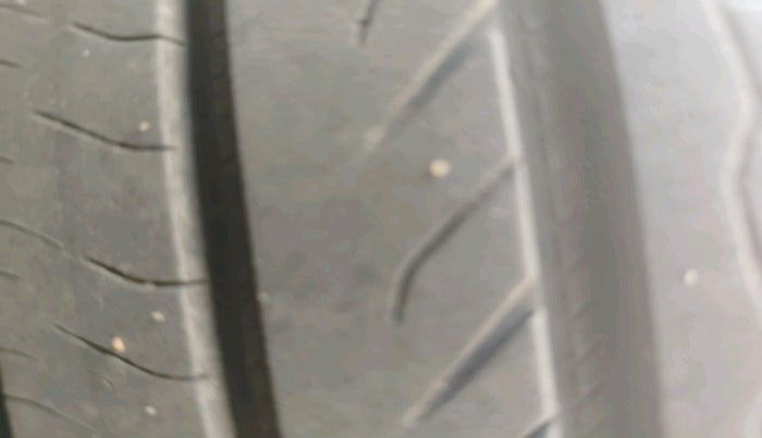 2023 Volkswagen TAIGUN TOPLINE 1.0 TSI MT, Petrol, Manual, 31,974 km, tyre