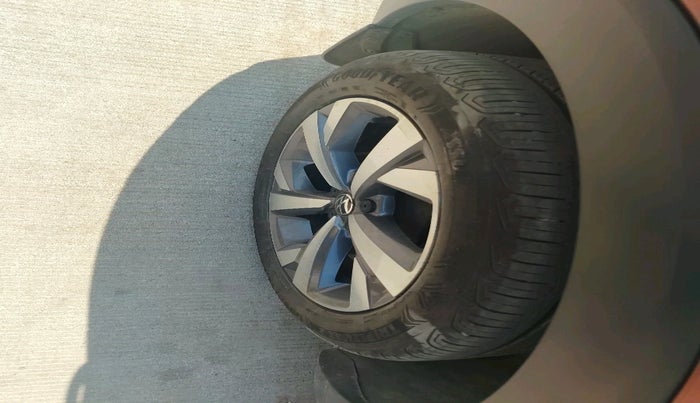 2023 Volkswagen TAIGUN TOPLINE 1.0 TSI MT, Petrol, Manual, 31,974 km, tyre