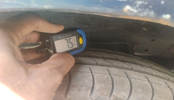 2008 Hyundai Santro Xing GLS, Petrol, Manual, 8,64,243 km, tyre