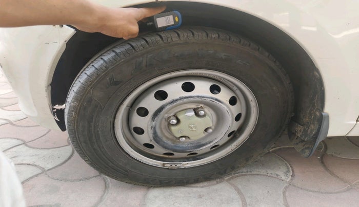 2014 Hyundai i10 MAGNA 1.1, Petrol, Manual, 1,15,028 km, tyre