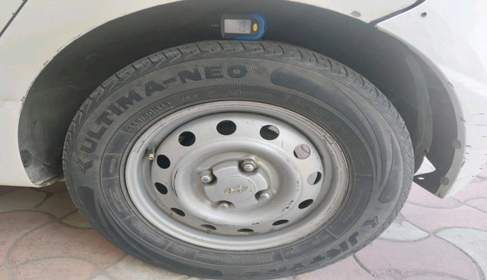 2014 Hyundai i10 MAGNA 1.1, Petrol, Manual, 1,15,028 km, tyre