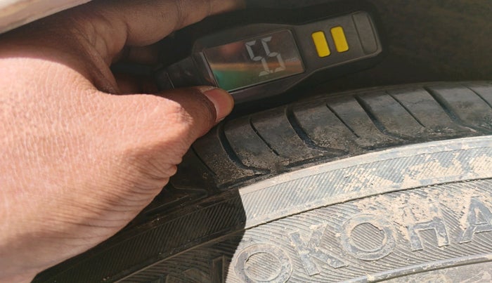 2011 Maruti Swift Dzire VXI, CNG, Manual, 1,11,625 km, tyre