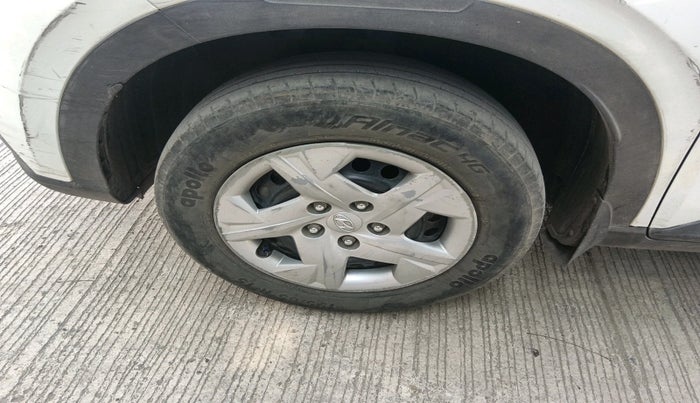 2021 Hyundai VENUE S 1.2, Petrol, Manual, 33,910 km, tyre