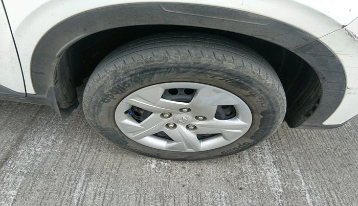 2021 Hyundai VENUE S 1.2, Petrol, Manual, 33,910 km, tyre