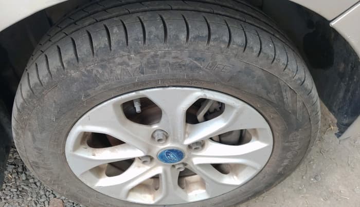 2015 Ford Figo Aspire TITANIUM 1.2 PETROL, Petrol, Manual, 82,694 km, tyre
