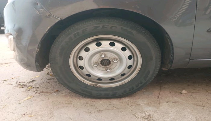 2014 Hyundai i10 MAGNA 1.1, Petrol, Manual, 43,564 km, tyre